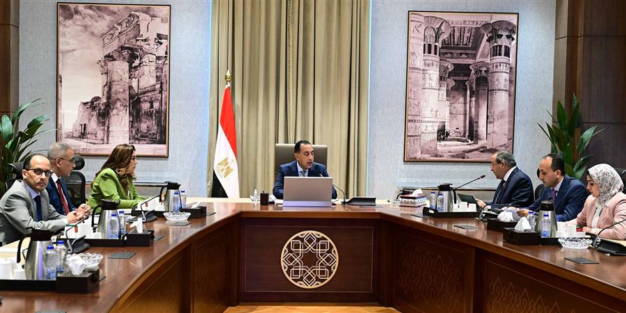 رئيس الوزراء يبحث تطوير فندق هلنان بورسعيد وإحياء منطقة الفنار التاريخية رئيس الوزراء يبحث تطوير فندق هلنان بورسعيد وإحياء منطقة الفنار التاريخية